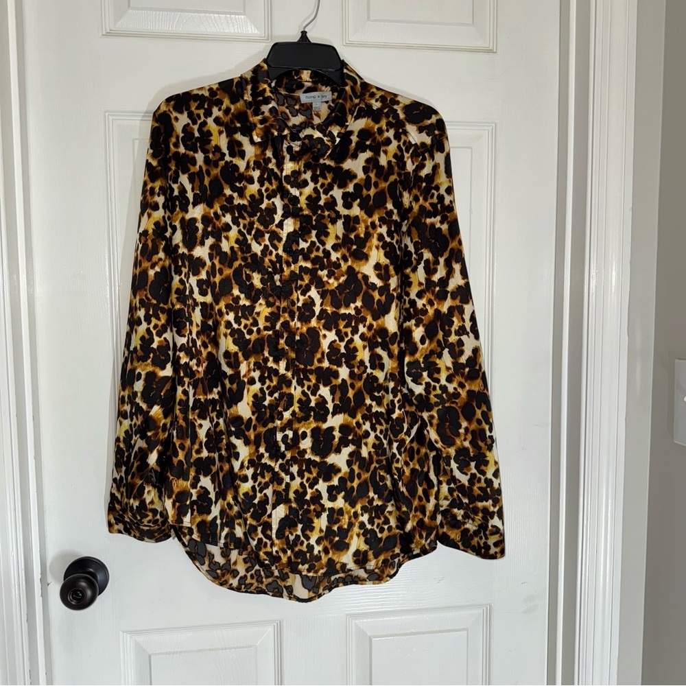 Floral & Ivy Leopard Print Collared Button Down Blouse - Picture 2 of 14